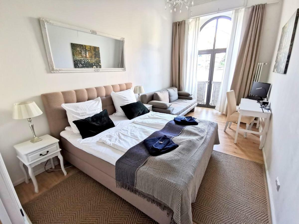 Gastein By Rockchair Apartments L Superhost Status L 2 Bedrooms Boxspringbeds 1,5 Bathrooms - Cozy Family & Business Flair Welcomes You! เบอร์ลิน ภายนอก รูปภาพ