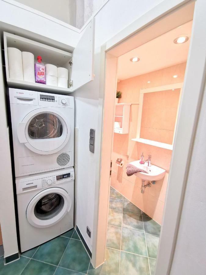Gastein By Rockchair Apartments L Superhost Status L 2 Bedrooms Boxspringbeds 1,5 Bathrooms - Cozy Family & Business Flair Welcomes You! เบอร์ลิน ภายนอก รูปภาพ