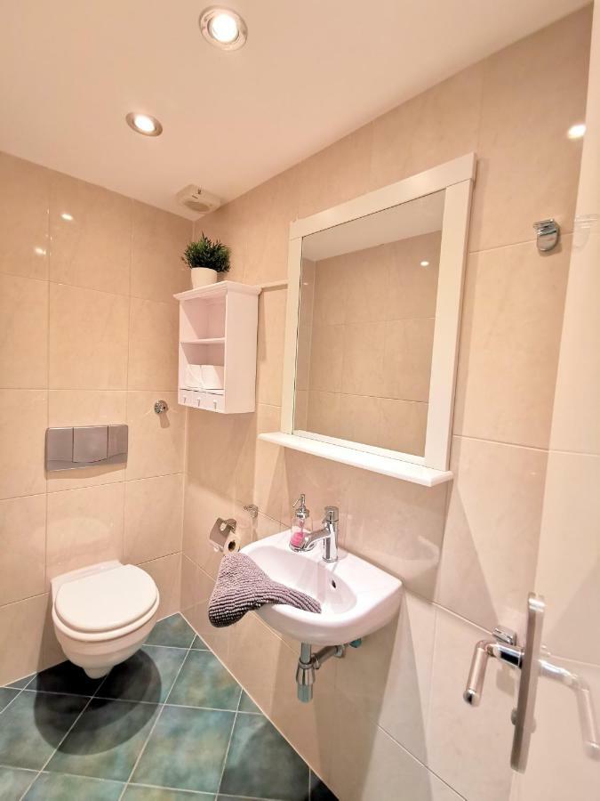 Gastein By Rockchair Apartments L Superhost Status L 2 Bedrooms Boxspringbeds 1,5 Bathrooms - Cozy Family & Business Flair Welcomes You! เบอร์ลิน ภายนอก รูปภาพ